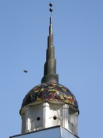 "Shrine" and bird in flight at Nordjyllands Kuntsmuseeum